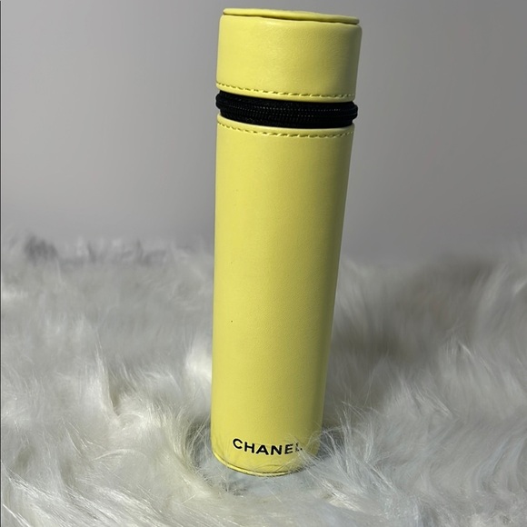 Chanel Yellow 3 Brush Set and  Case Les Codes de Pinceaux Brand New. kk469 - Picture 1 of 14